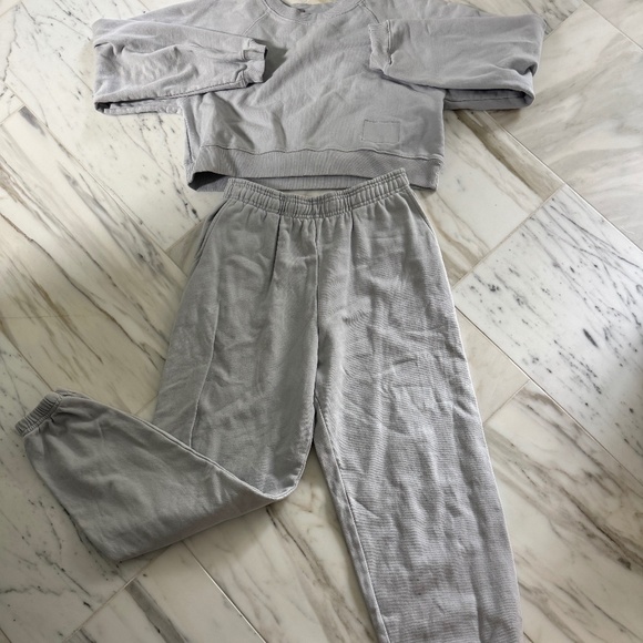 Daily Drills  SET- cropped crew & joggers in MIST M/L - Picture 4 of 12